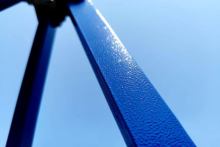 pusēLiepāja uz lapenes